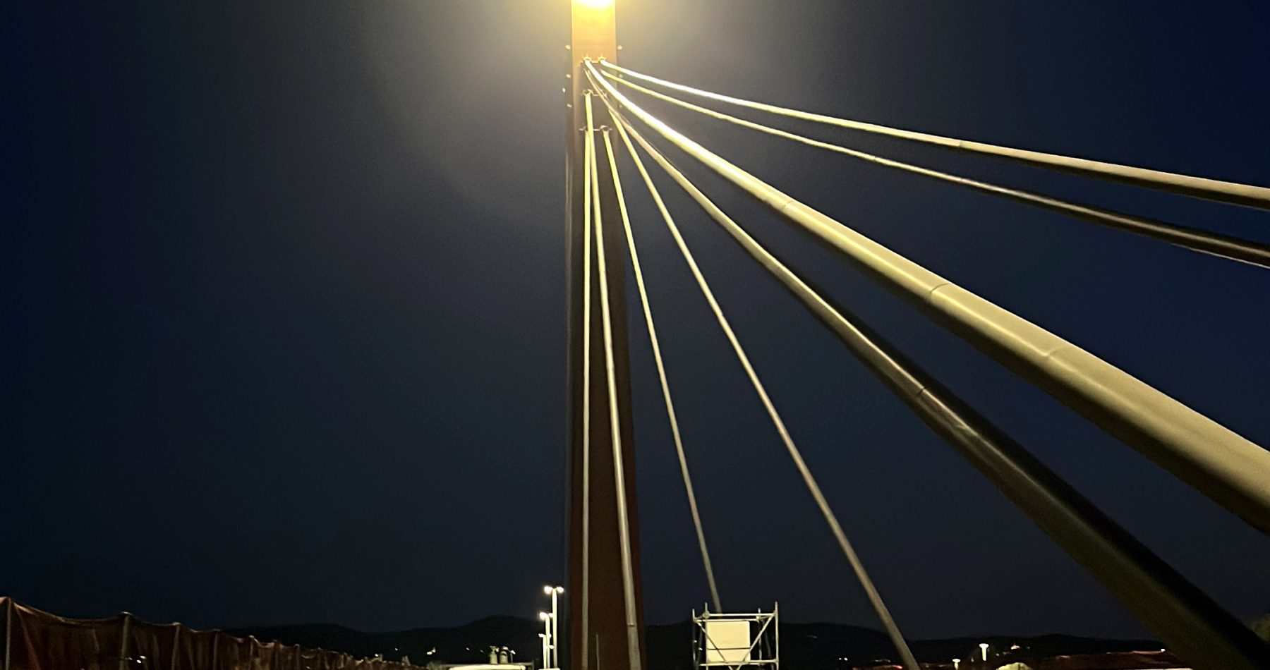 Tiranti e carpenteria del Viadotto all'Indiano durante un intervento notturno